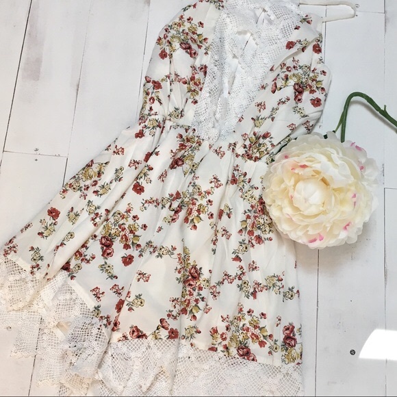 *CLEARANCE* Amelia Ivory Lace Romper - Picture 8 of 8
